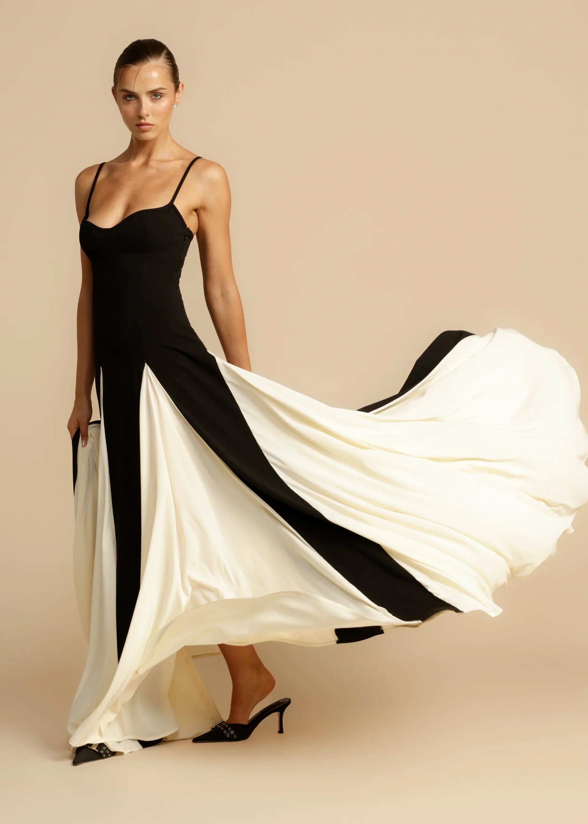 Noir Ivory Flow Elbise